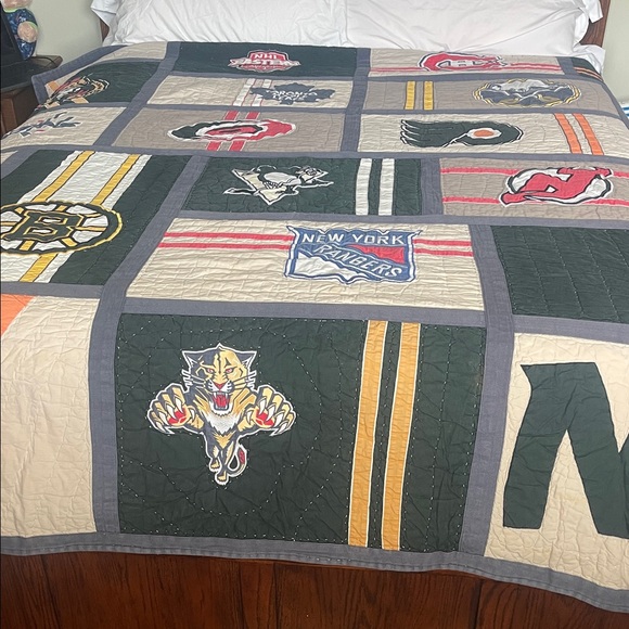 Pottery Barn Teen Other - Pottery Barn Teen NHL Patchwork Quilt in Green, Gray, Cream